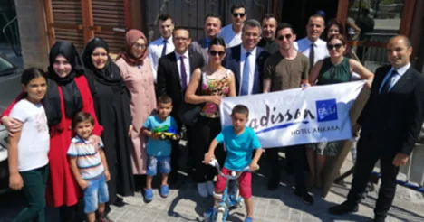 Radisson Blu Ankara çalışanları çocukların yüzünü güldürdü