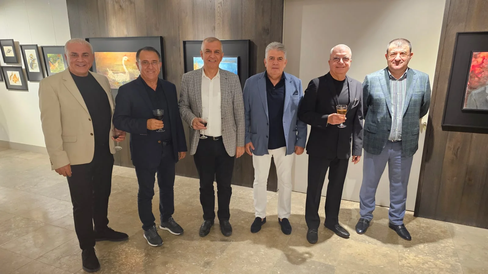 Ünlü İç Mimar Hakan Külahçı, ilk resim sergisini Antalya’da açtı