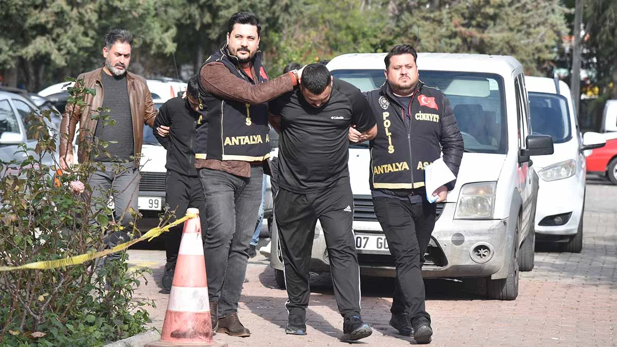Antalya’da otel çalışanını bıçakla öldüren şüpheliden “Çok alkollüydüm” savunması