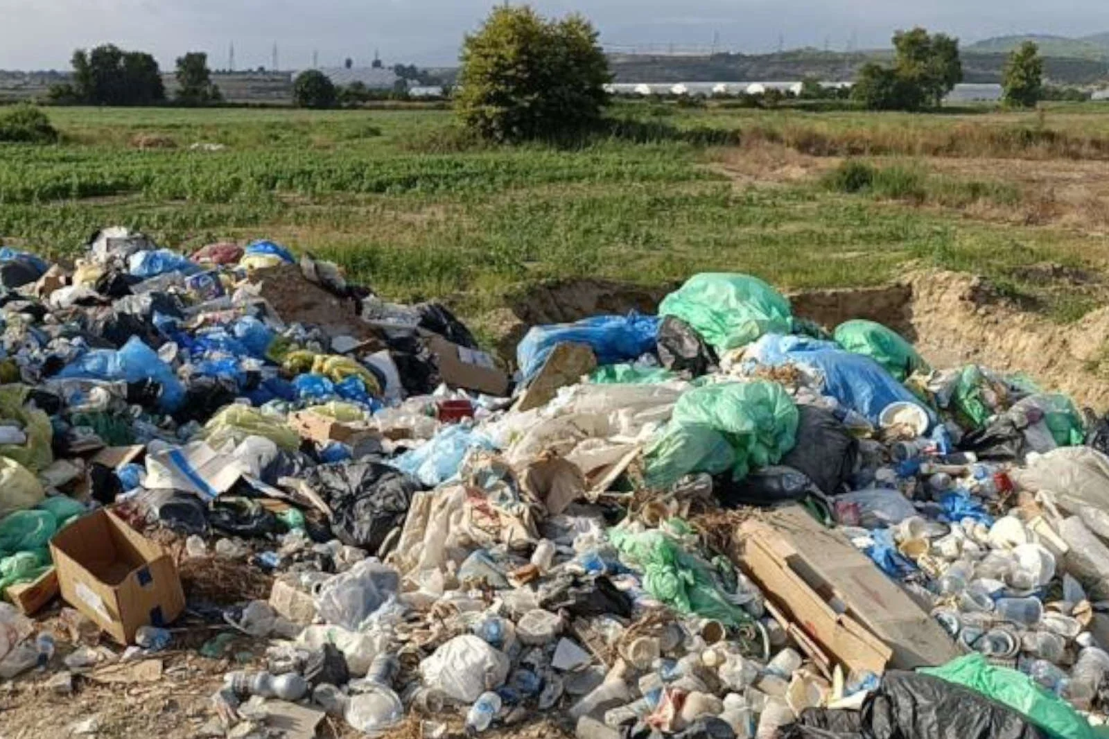 Muhtar çıkan yangınlara isyan etti: “Bazı oteller çöp döküp yakıyor