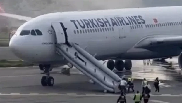 THY uçağı, iniş takımlarından duman çıkınca tahliye edildi