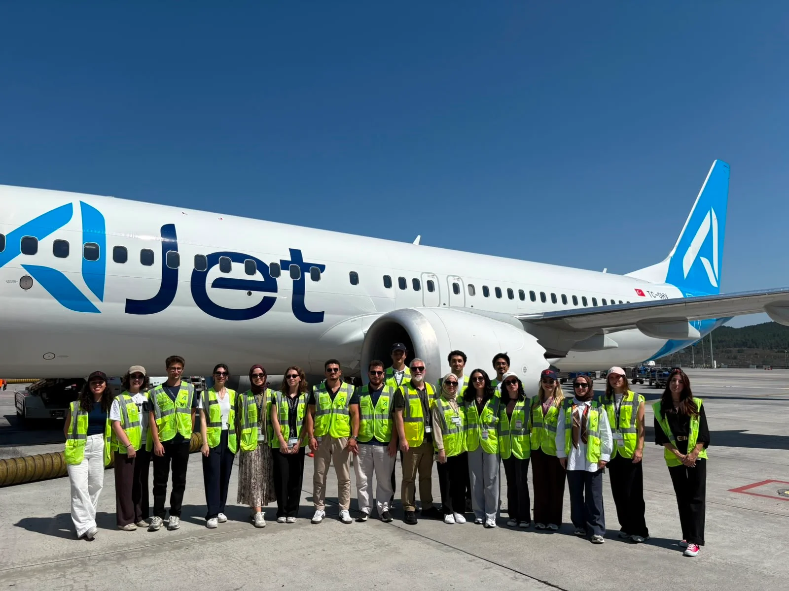 Üniversiteli gençler, AJet'in part-time programıyla sahada deneyim kazanıyor