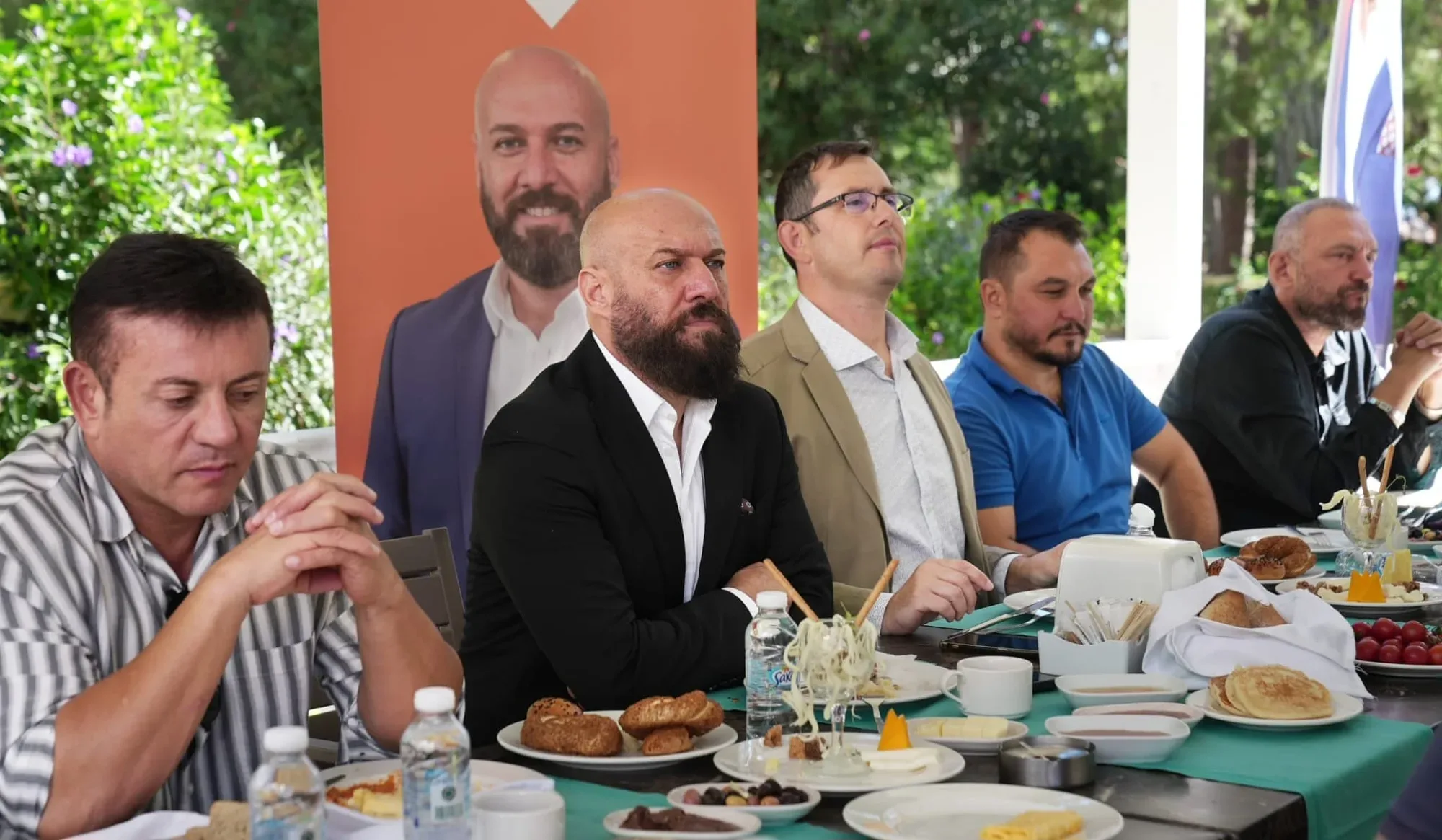 Oktay Ari,: "Bizim için mesele koltuk değil. Antalya turizminin sesi olacağız"