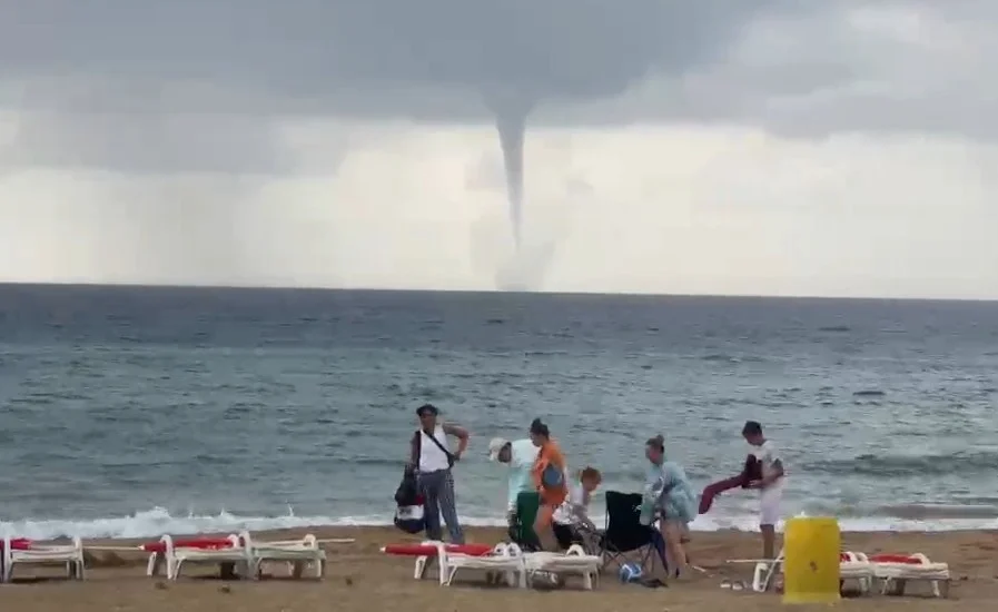 Alanya'da peş peşe üç hortum görüntülendi