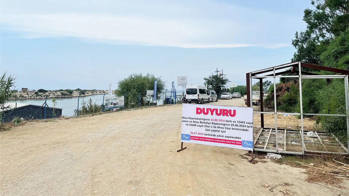 Kumköy sahili ve Aksu Çayı'ndaki kaçak yapılar kaldırılıyor