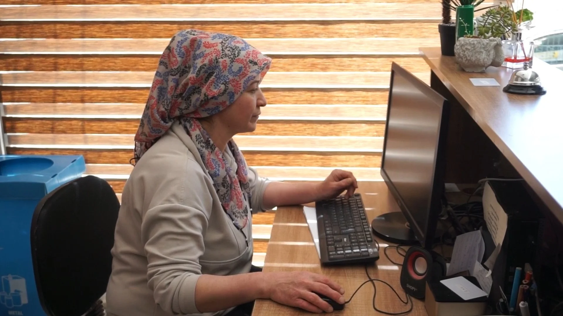 Oteli kızıyla birlikte işletiyor, azmi ile herkese örnek oluyor