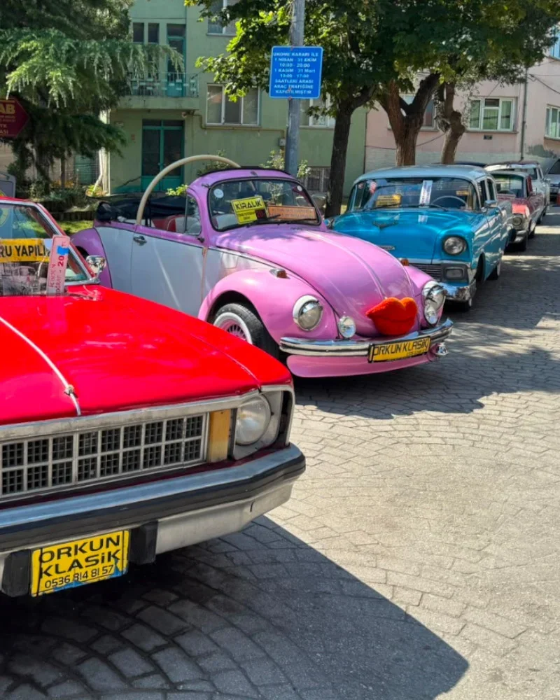 Hobi olarak başladı, şimdi 12 klasik otomobille turizme katkı sağlıyor