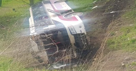 Çinli turistleri taşıyan otobüs şarampole yuvarlandı: 2 ölü, 19 yaralı