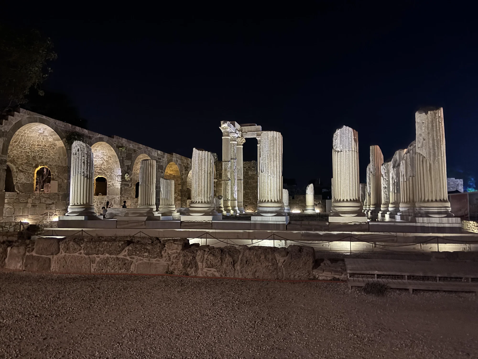 Modern ve antik yaşamın birleştiği Side Antik Kenti’nde gece müzeciliği başladı
