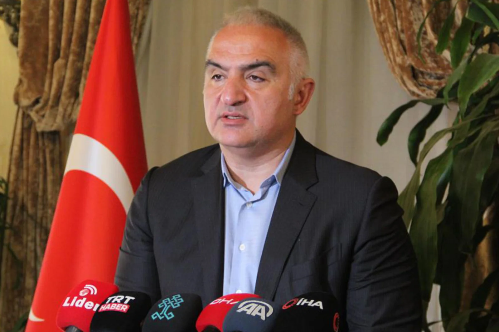 Bakan Ersoy: “Antalya’da dış hat yolcu rekorunu kırdık”