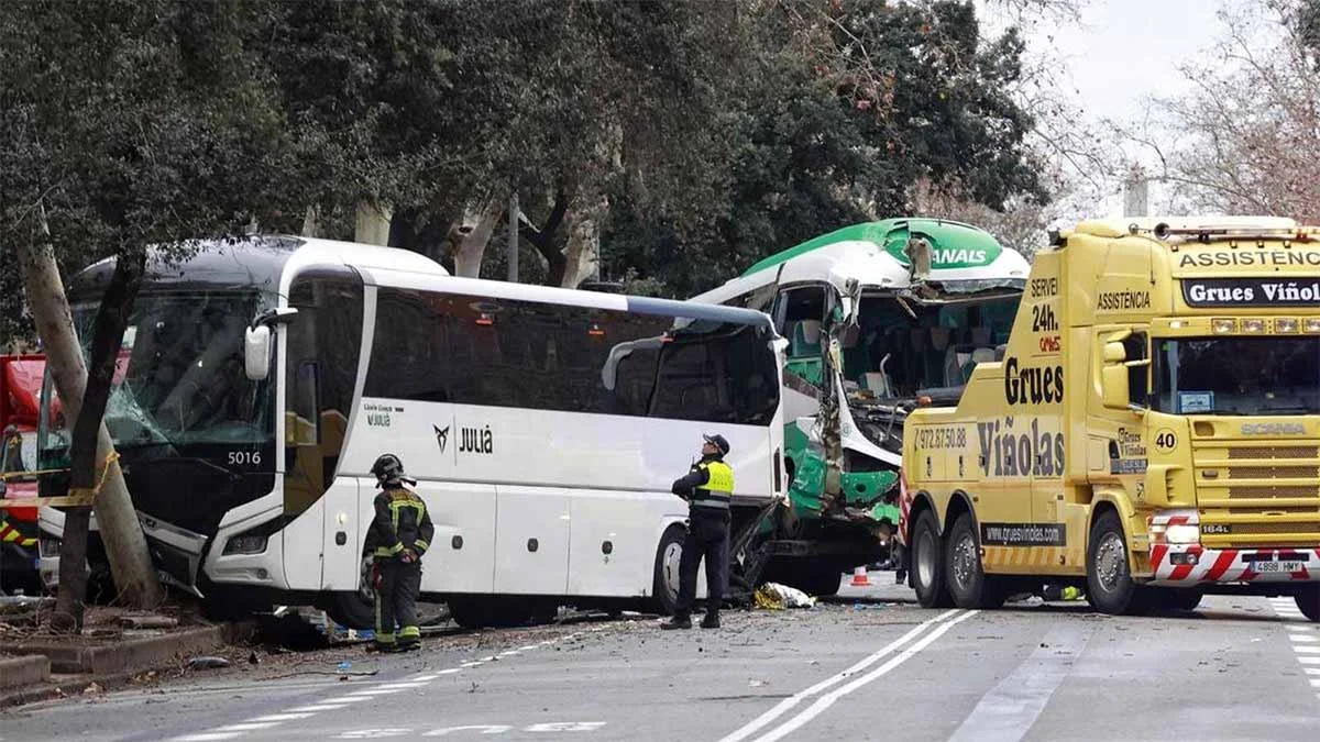 İspanya'da iki turist otobüsü çarpıştı: 34 yaralı