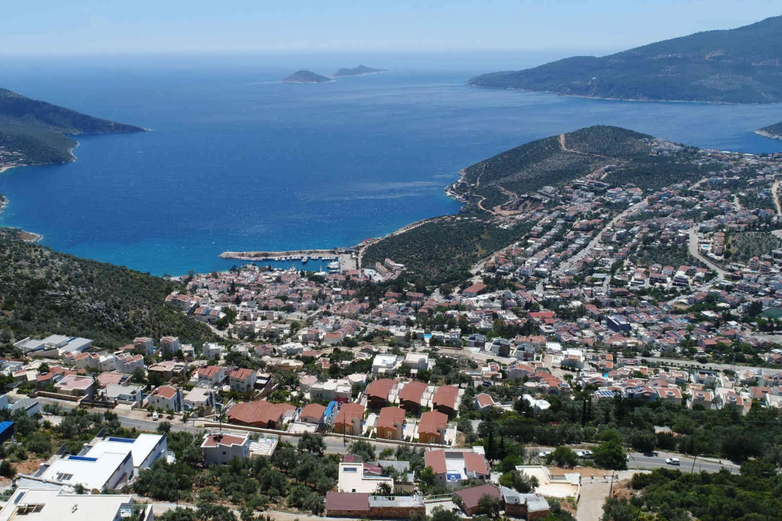 Kaş’taki, 3 bin 495 kaçak yapının yıkımı için düzenlenen ihale, 9. kez iptal edildi