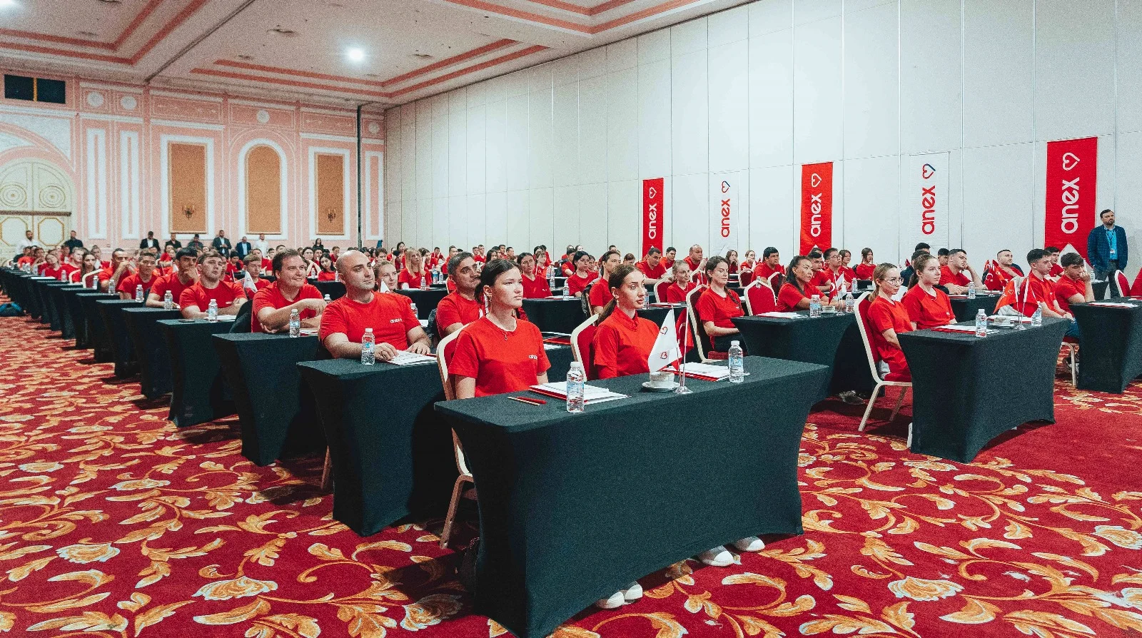 Anex Tour, misafir memnuniyeti için 700 rehberini Antalya’da eğitime aldı