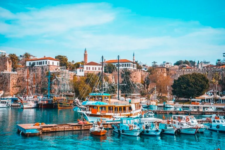 Konut satışlarının yüzde 40’a yakın düştüğü Antalya’da tersine göç başladı