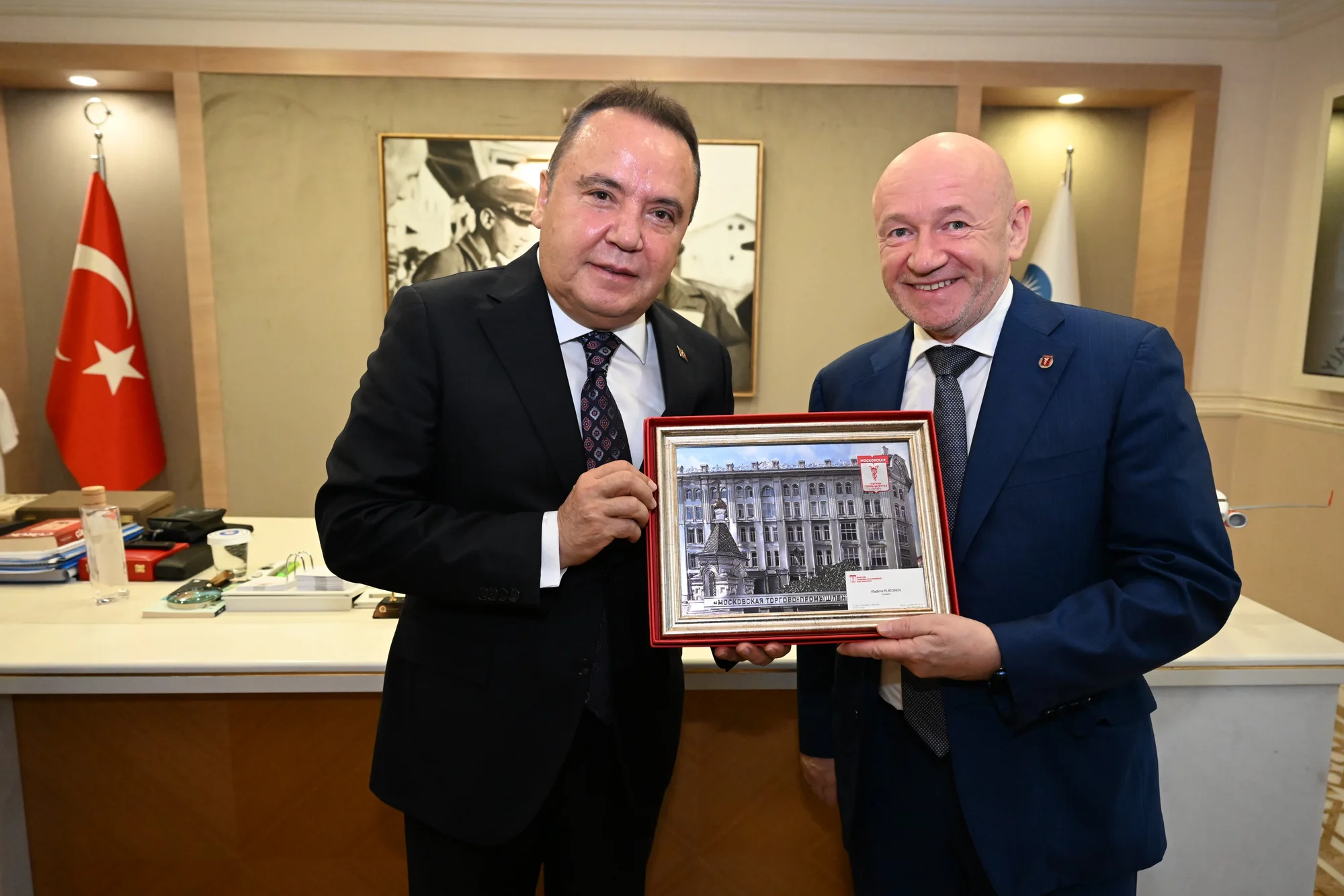 Antalya’ya gelen turist sayısı 14 milyona yaklaştı