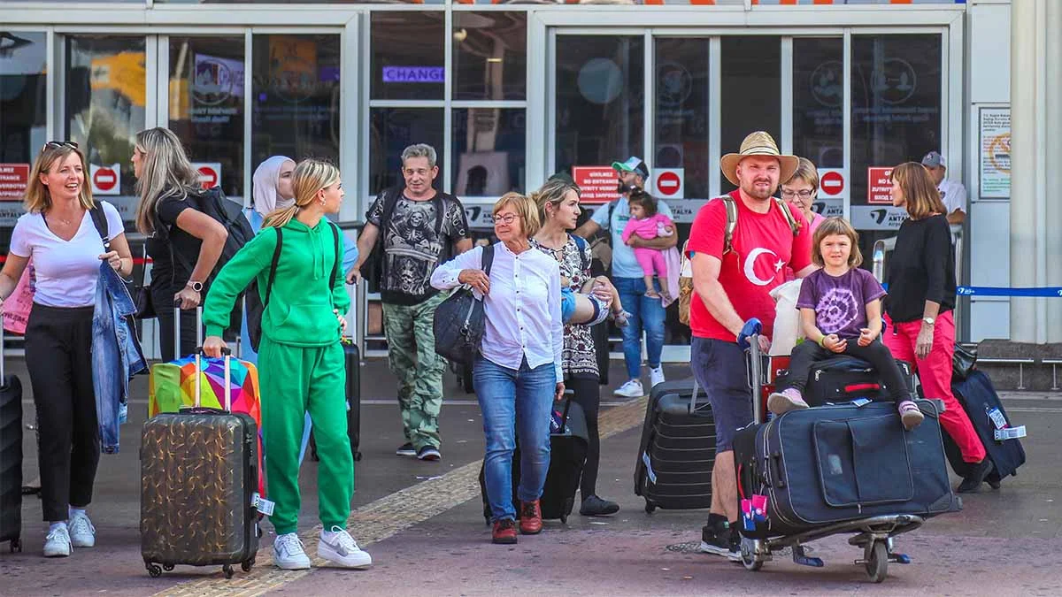 Türkiye, yılın ilk on ayında 55,6 milyon turist ağırladı