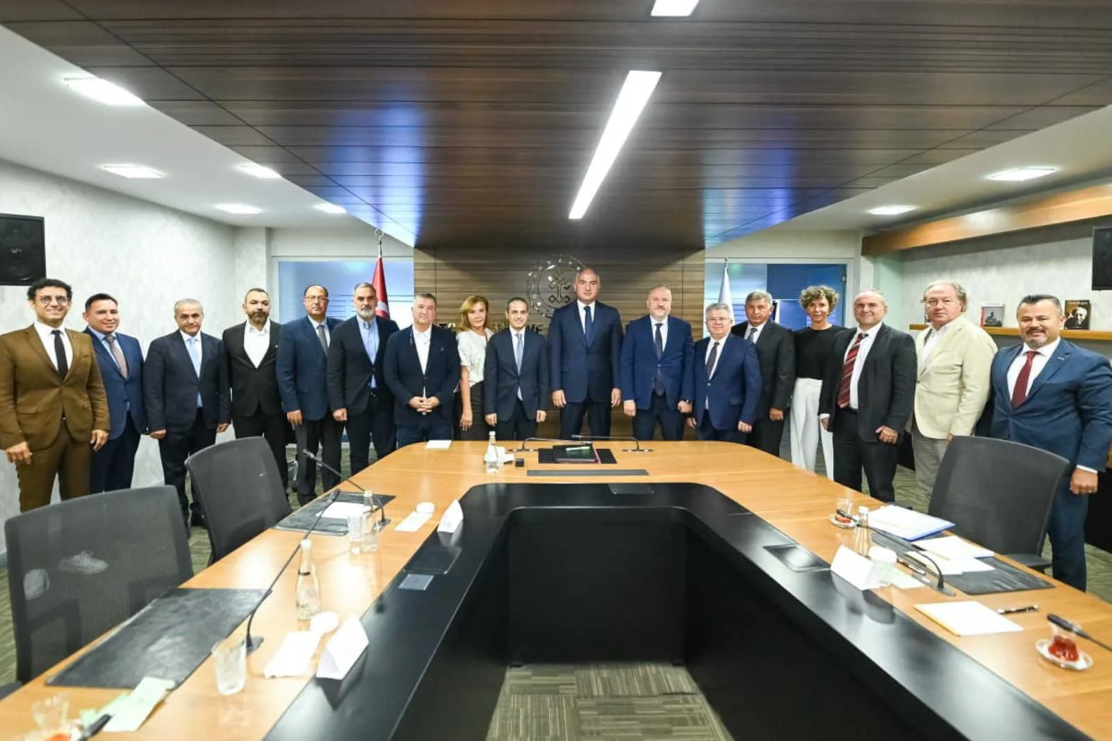 Bakan Ersoy, TÜROFED Yönetim Kurulu ile bir araya geldi
