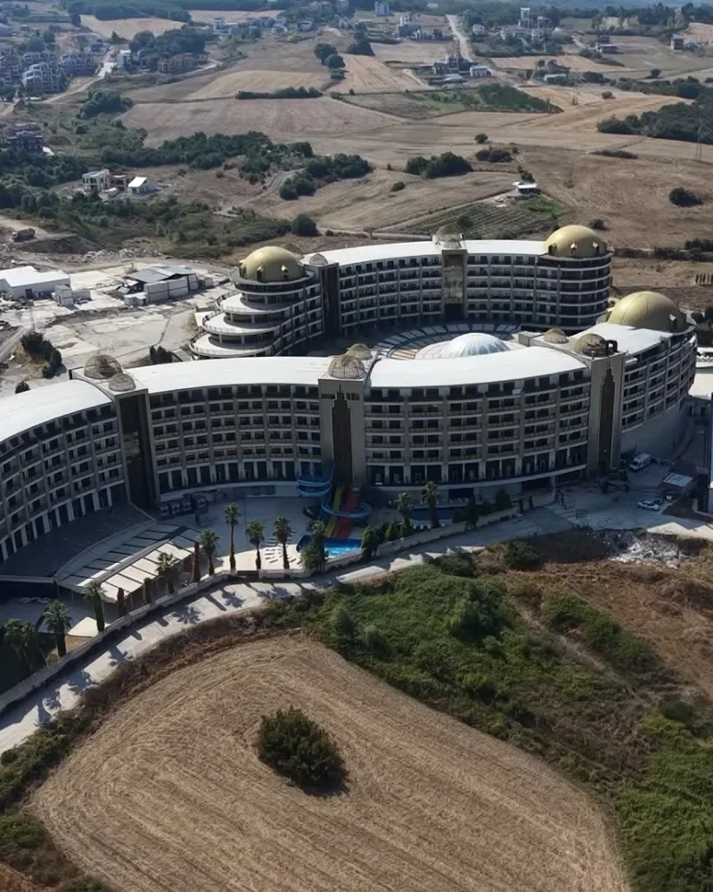 Turizm İşletme Belgesi iptal edilen otelin çalışanları, maaş ve tazminatlarını istiyor