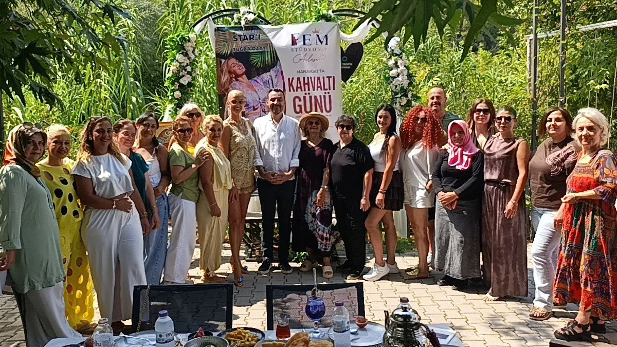 Tuğba Özay’dan Antalya’da çöp isyanı: “Çöp cezası uygulansın Türkiye'ye örnek olsun”