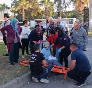 Antalya'da otel çalışanlarını taşıyan servis araçları çarpıştı: 13 yaralı