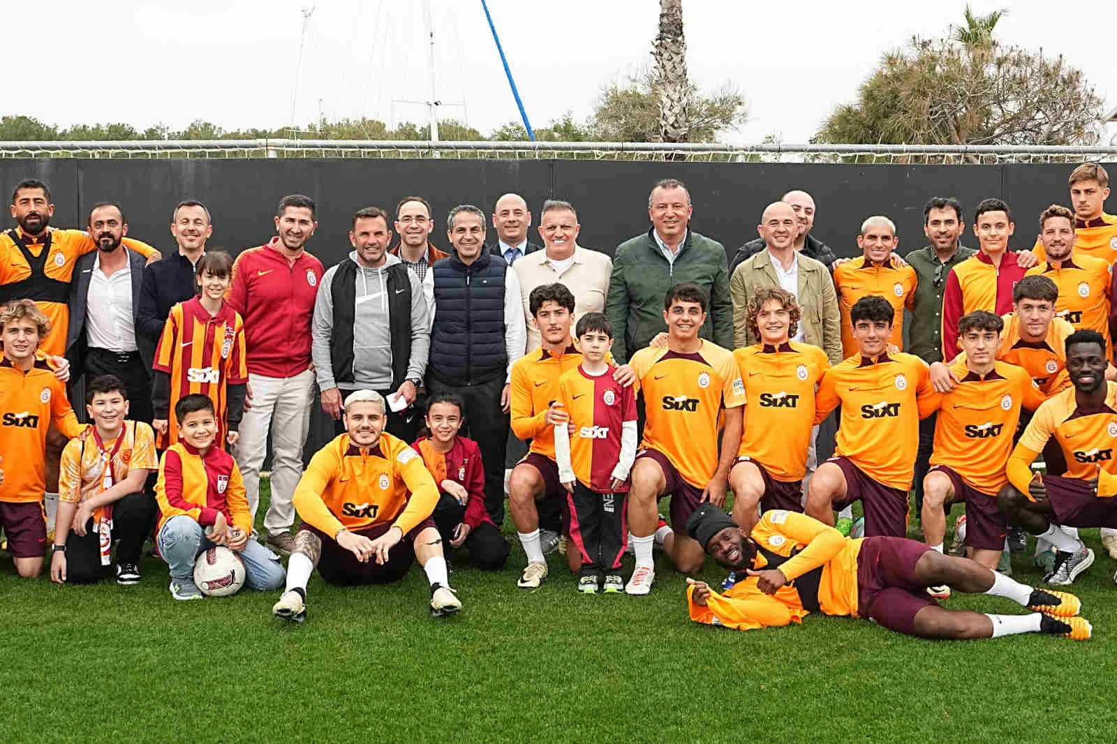 Otelciler, Antalya’da kamp yapan Galatasaray ile buluştu