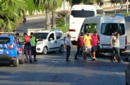 Antalya’da otel servis otobüsü araçlara çarptı: 6 yaralı