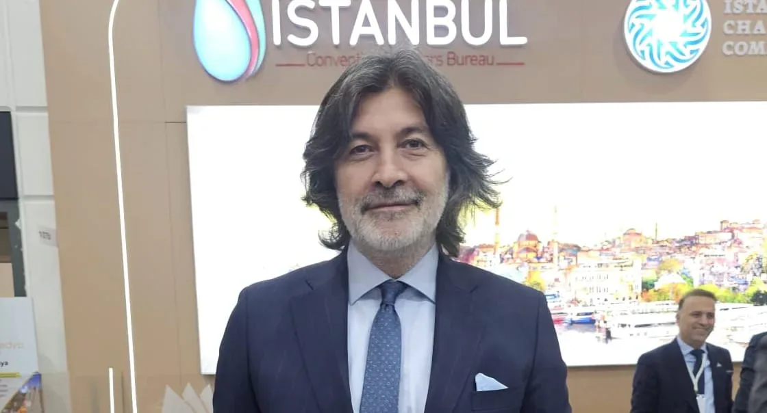 Pasaport kuyruğuna tepki: "ITB Berlin'e katılmayalım"