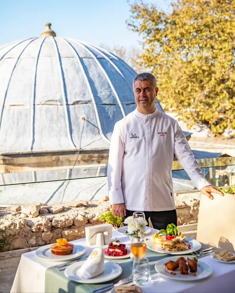 Osmanlı Saray Mutfağı ile turistlere şiir yazdıran restaurant