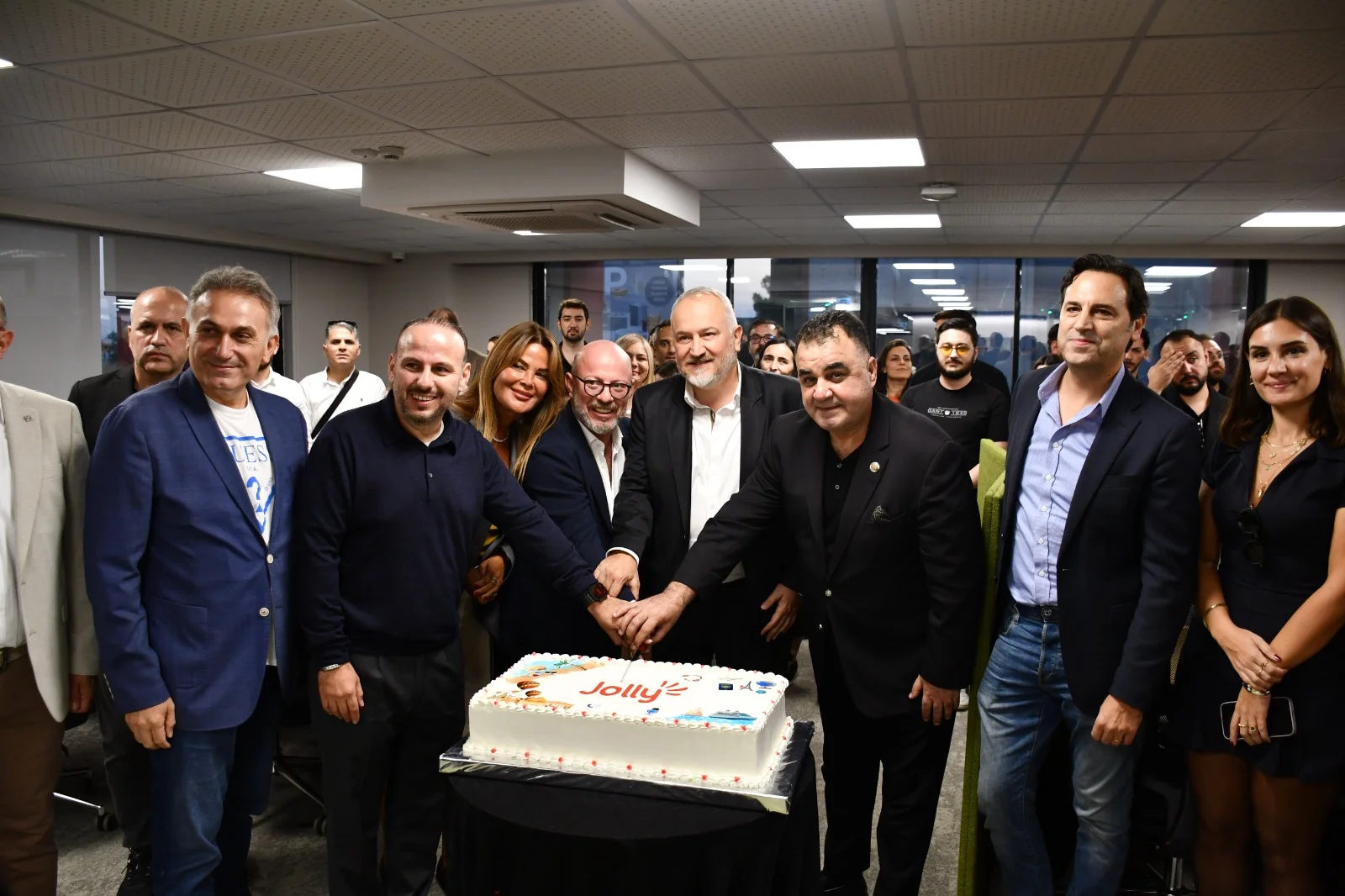 Jolly’nin Antalya Çağrı Merkezi yeni ofisinde