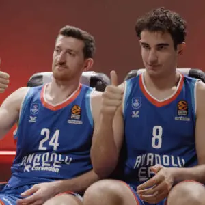 Corendon Airlines, uçak içi emniyet talimatları filmini Anadolu Efes ile çekti
