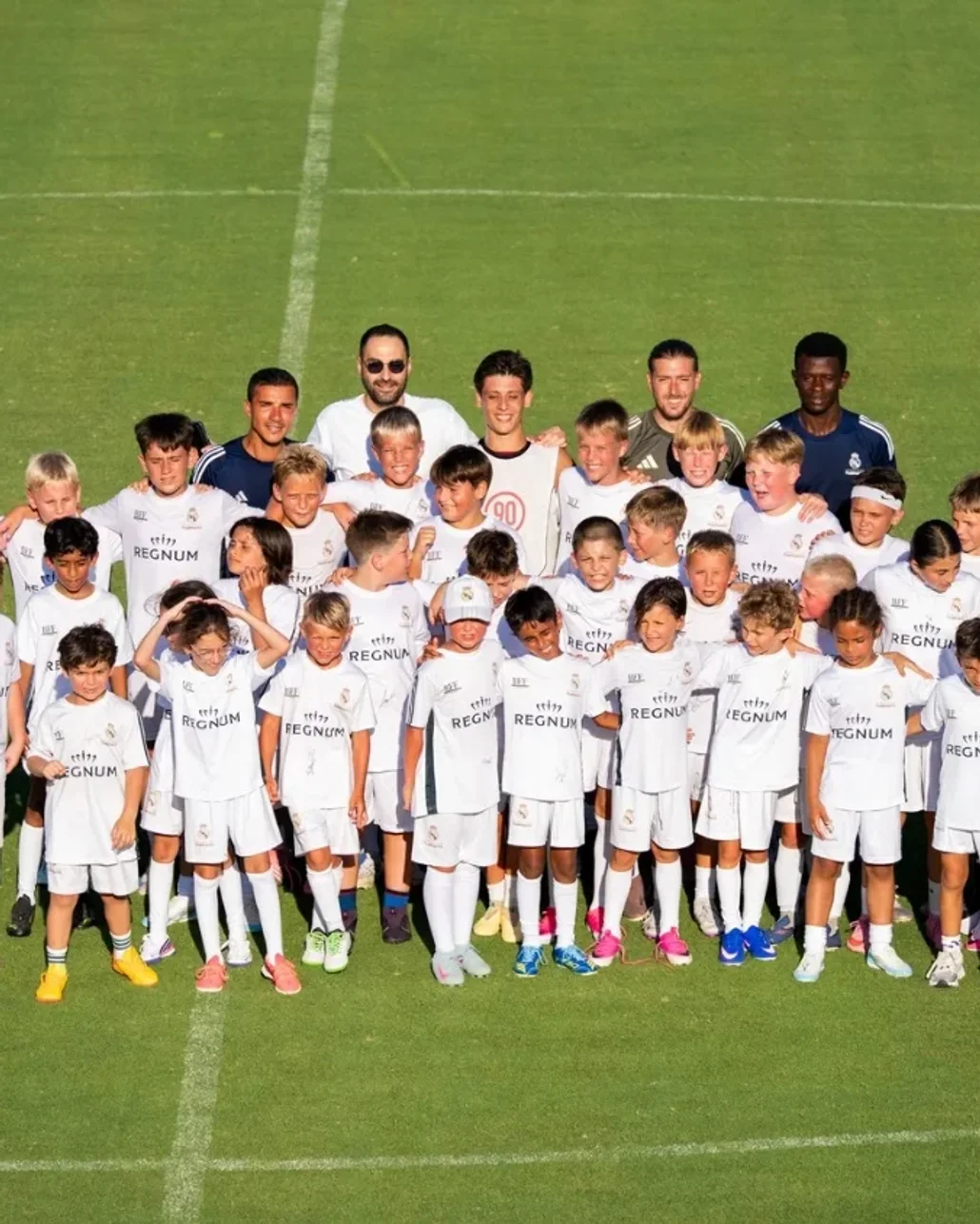 Milli Yıldız Arda Güler, Real Madrid Foundation Football Clinic ile Regnum The Crown’da genç futbolcularla bir araya geldi
