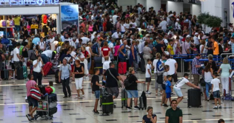 Antalya’ya 24 saat içinde 86 bin turist geldi