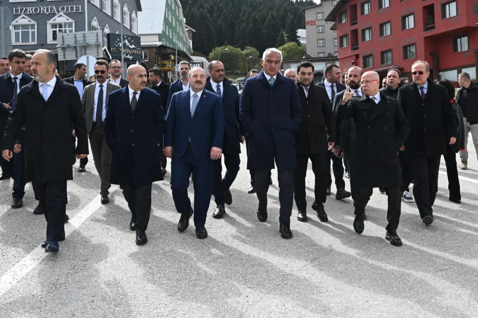 Bakan Ersoy: “Uludağ'ı eski günlerine geri döndüreceğiz”