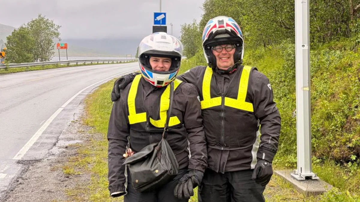 Baba-Kız, Vespa ile çıktıkları 4.500 km’lik yolculuklarını tamamladı: 331 çocuğa umut oldular