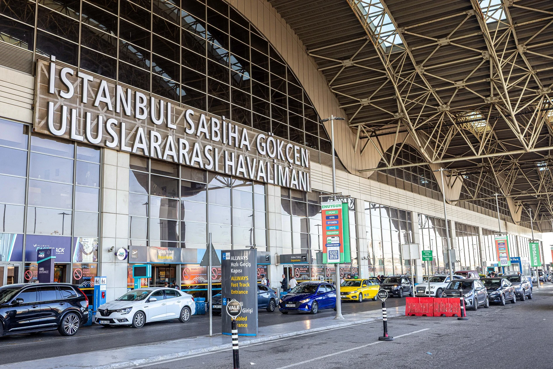 Sabiha Gökçen Havalimanı yaz sezonunda 14 milyondan fazla yolcuya hizmet verdi