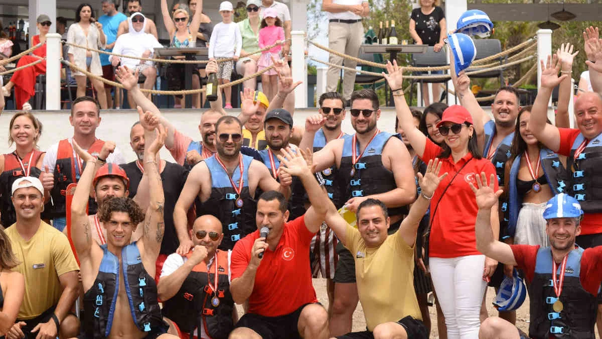 Antalya’daki oteller, 19 Mayıs’ı personel ve turistlerle kutladı 