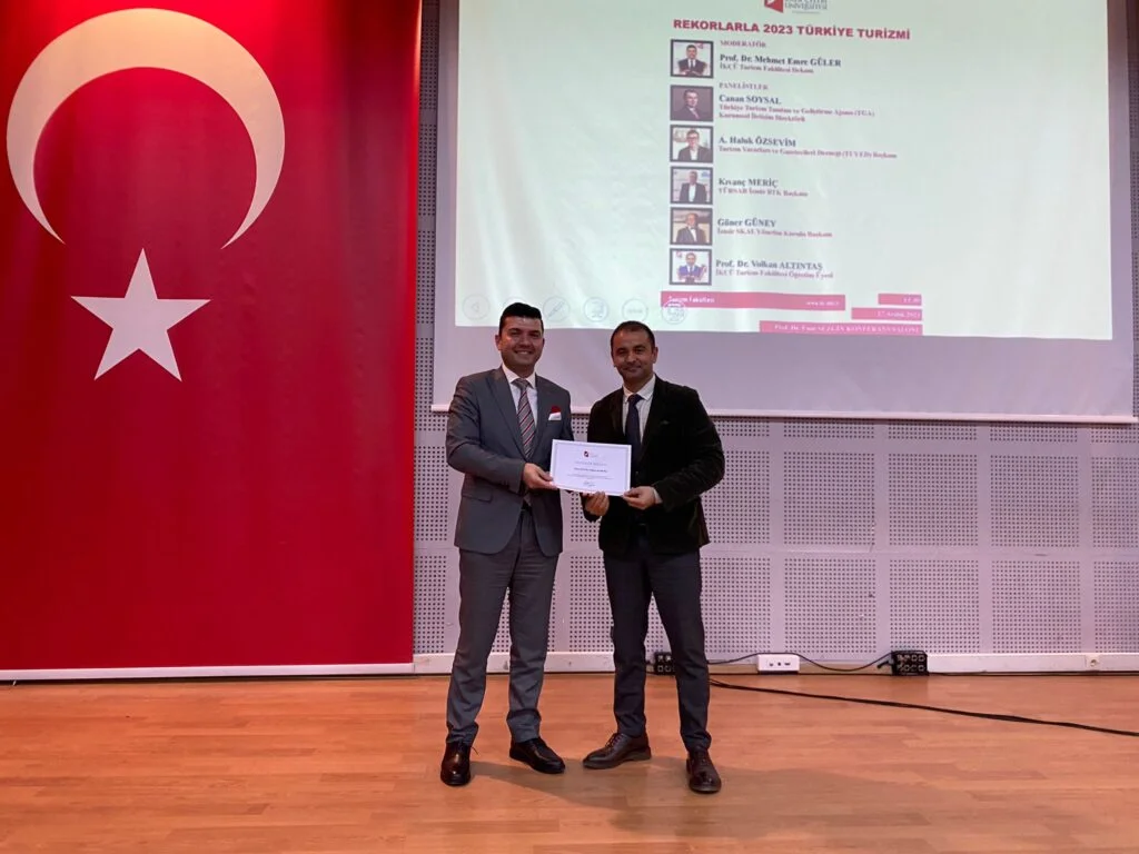 İKÇÜ Turizm Fakültesi’nden “Turizm Paneli”