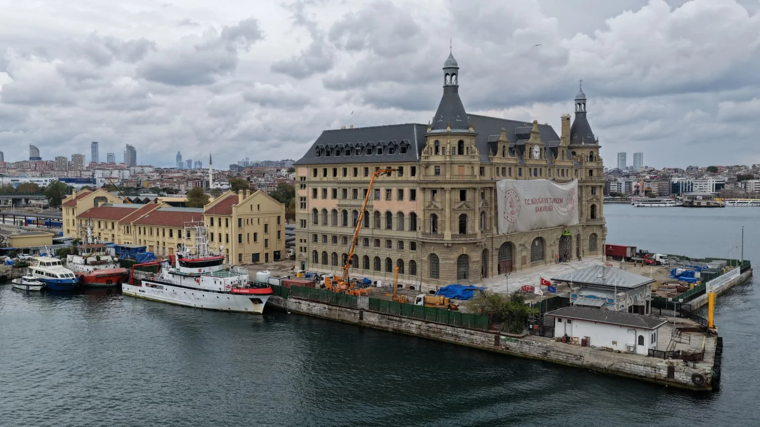 Haydarpaşa’nın temellerinde kritik tespit: Ahşap kazıkların %80’i yok olmuş