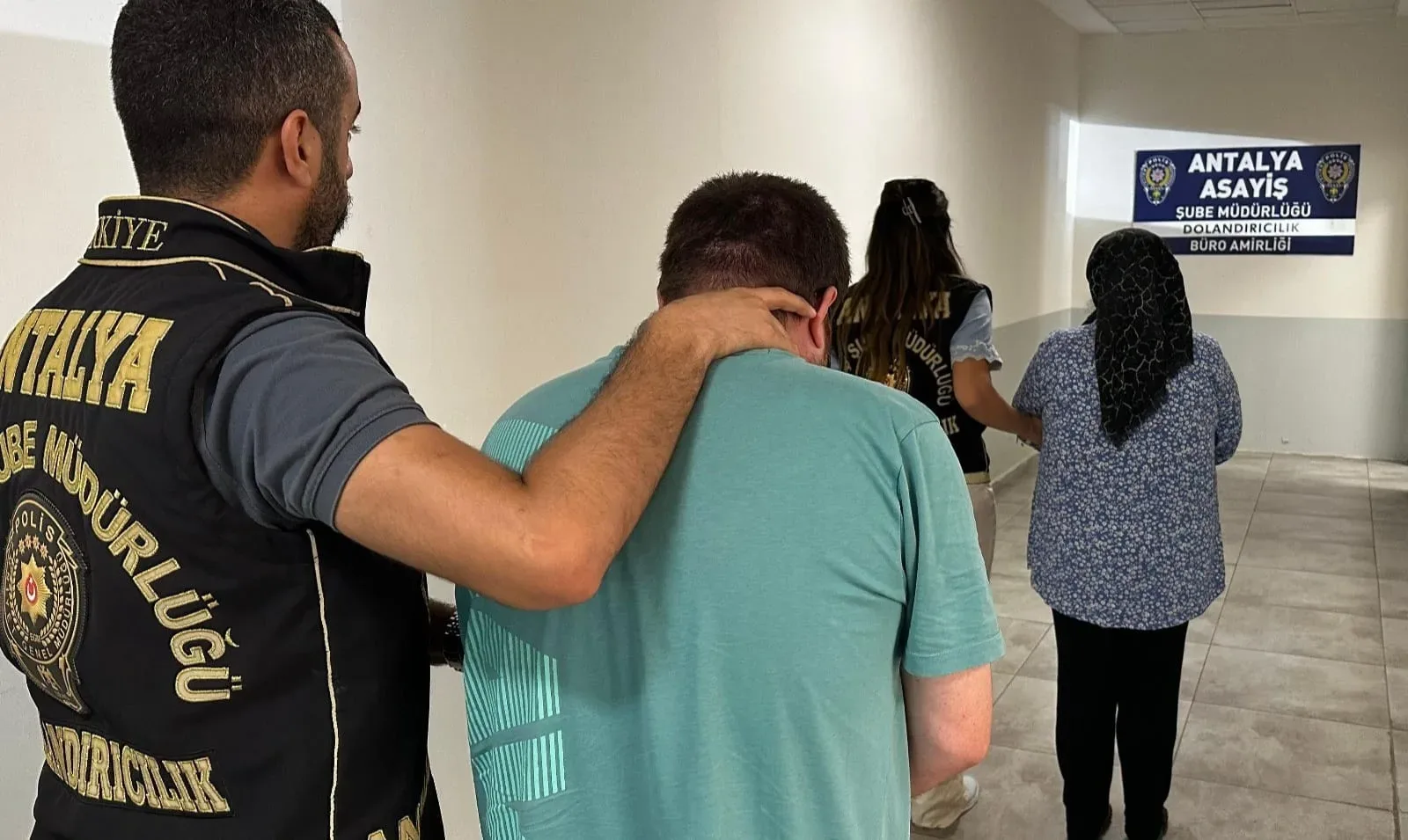 Antalya’da vize ve tatil vaadiyle 5 kişiyi 651 bin lira dolandırdılar: 1 kişi tutuklandı