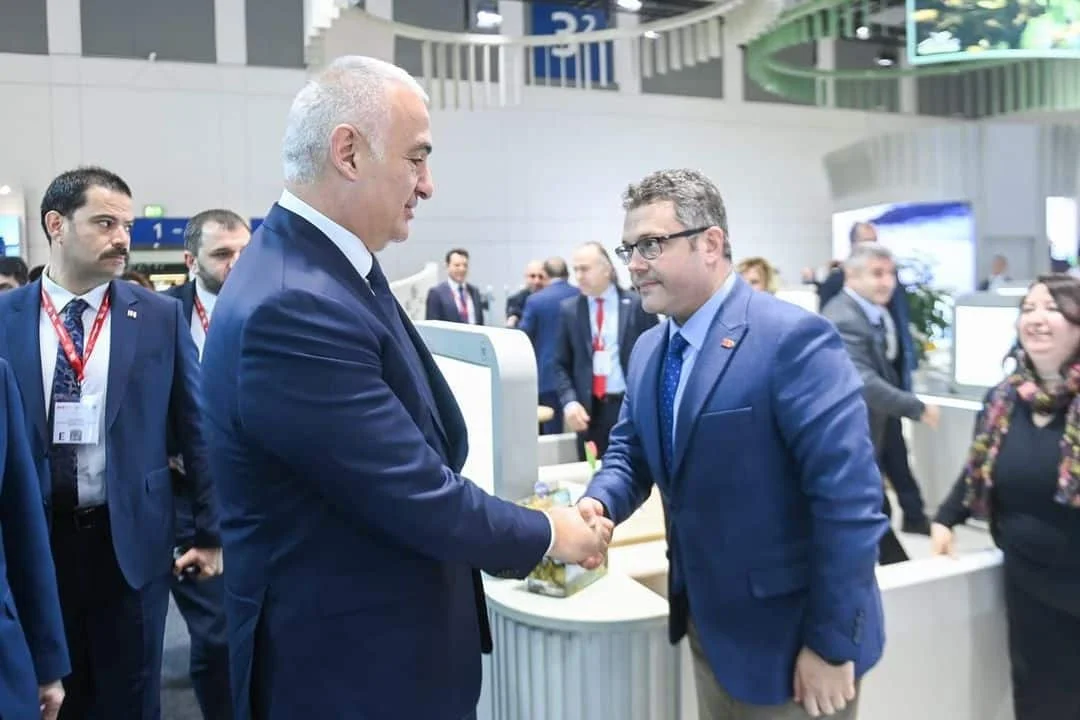 Turizm Bakanı Ersoy ITB Berlin’de turizmcilerin yalnız bırakmadı