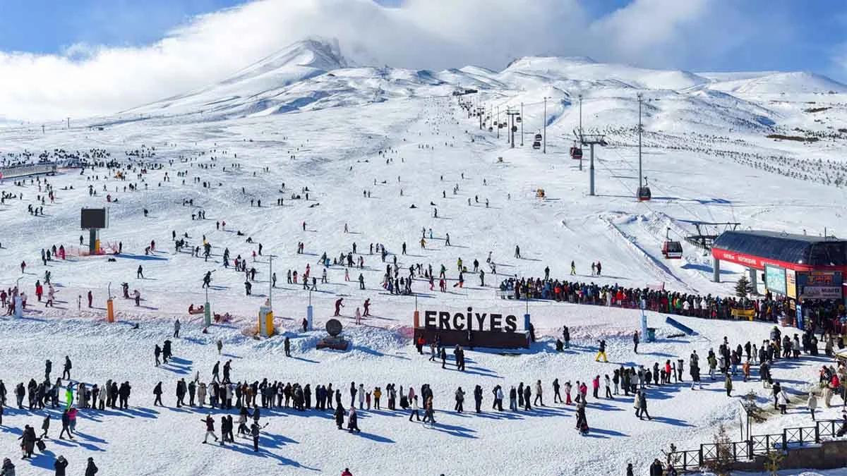 Erciyes Kayak Merkezi, 20 günde 550 bin ziyaretçi ağırladı
