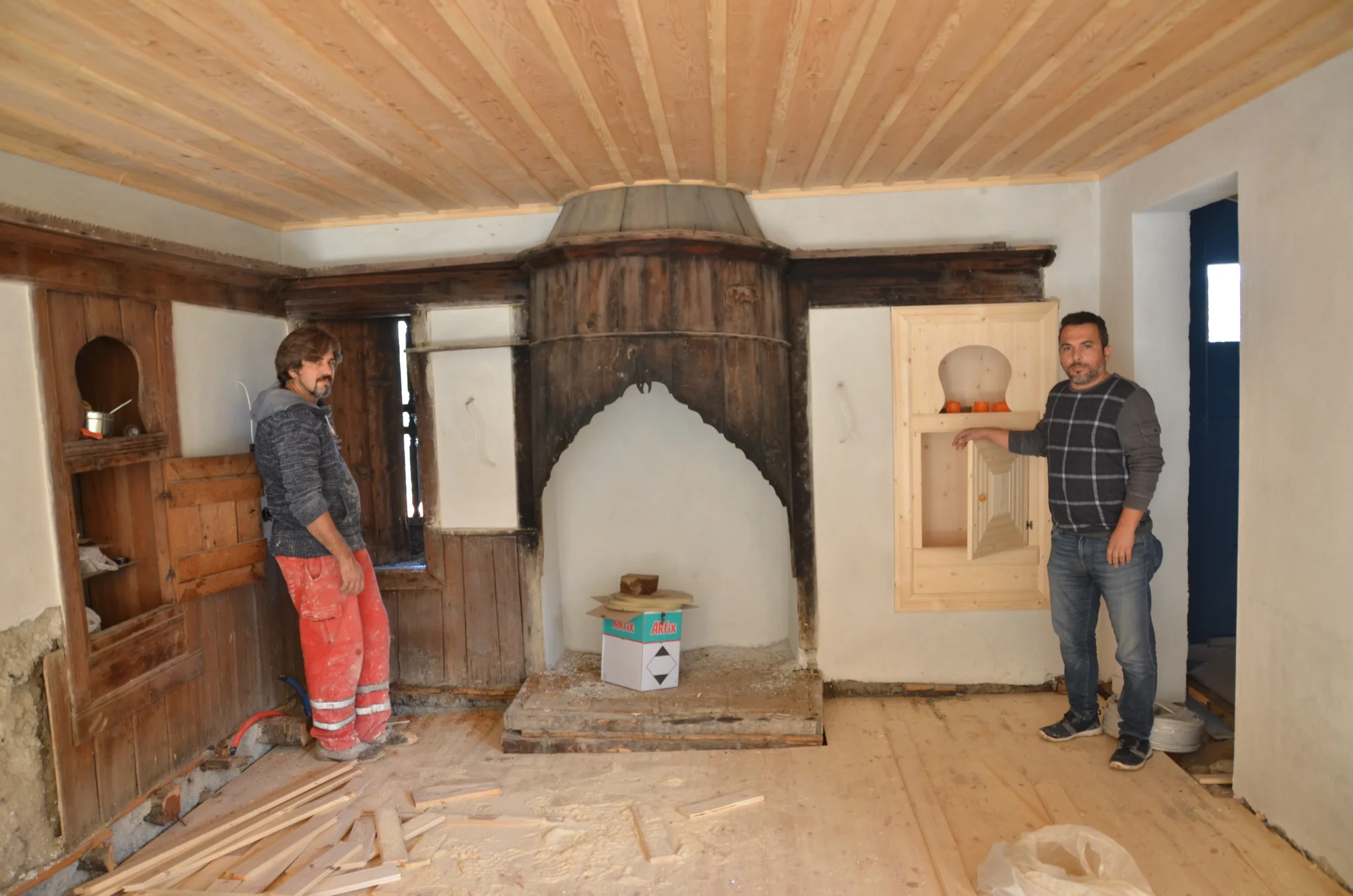 Antalya’nın 400 yıllık düğmeli evleri Bakanlığın desteği ile ayağa kaldırılıyor