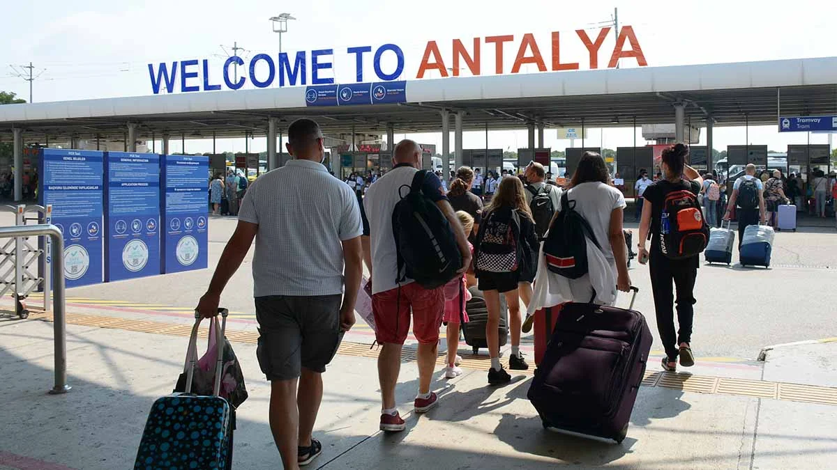 TAV Havalimanları üç ayda 17,8 milyon yolcuya hizmet verdi