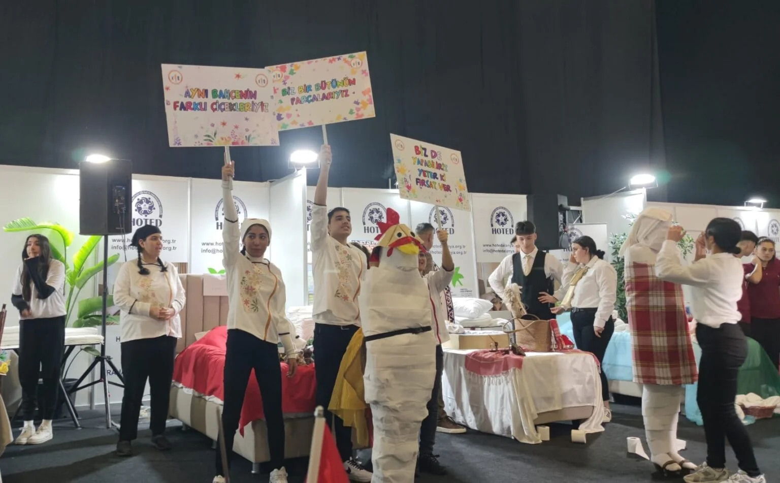 Geleceğin turizmcileri Antalya'daki Housekeeping Olimpiyatlar'ında hünerlerini sergiledi