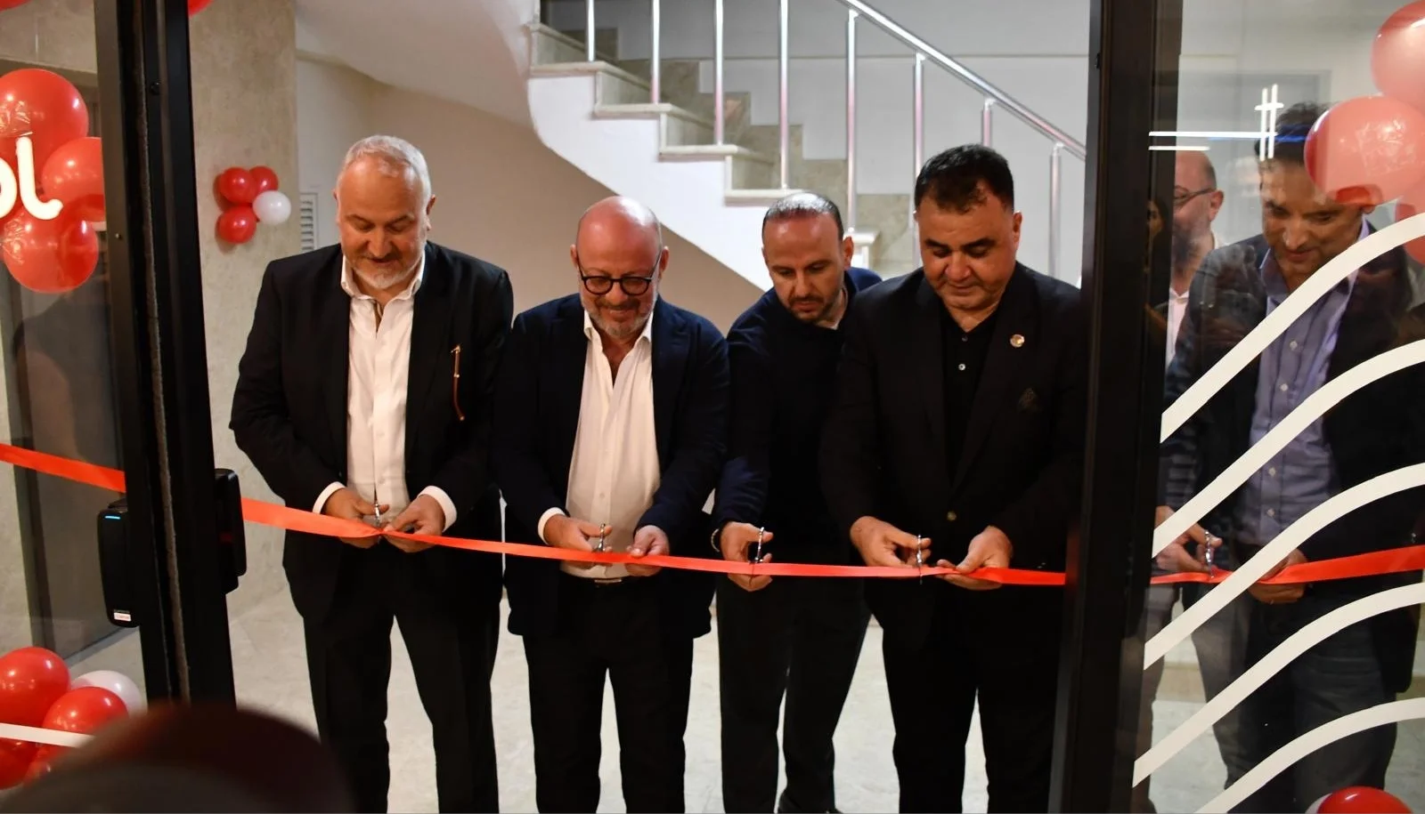 Jolly’nin Antalya Çağrı Merkezi yeni ofisinde