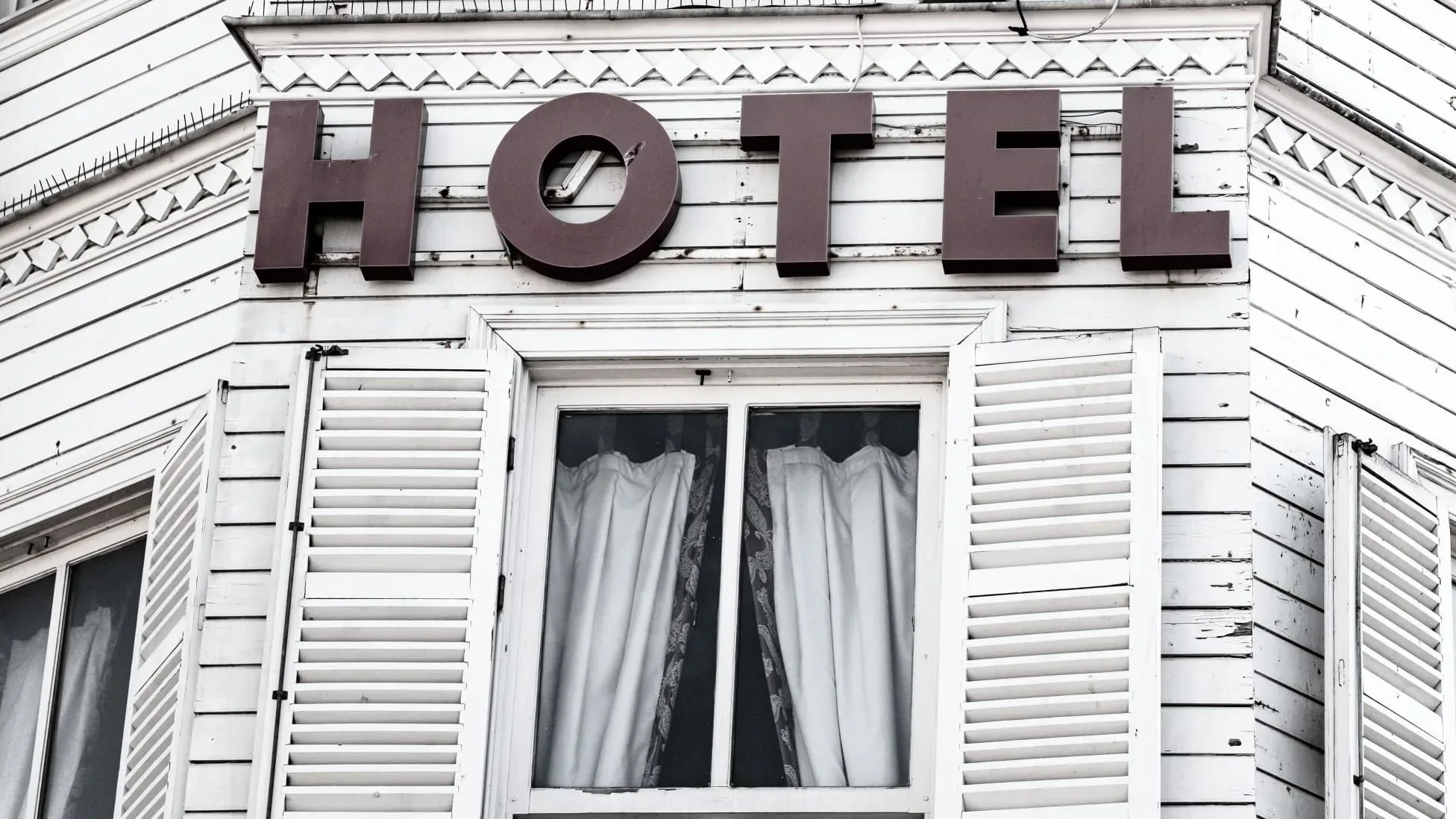 Sahte otel rezervasyonu ile tatilcileri dolandırdılar: 5 kişi tutuklandı 