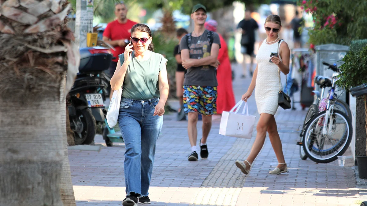 Antalya'da ikamet izni olan her 4 yabancıdan 1'i Rus vatandaşı