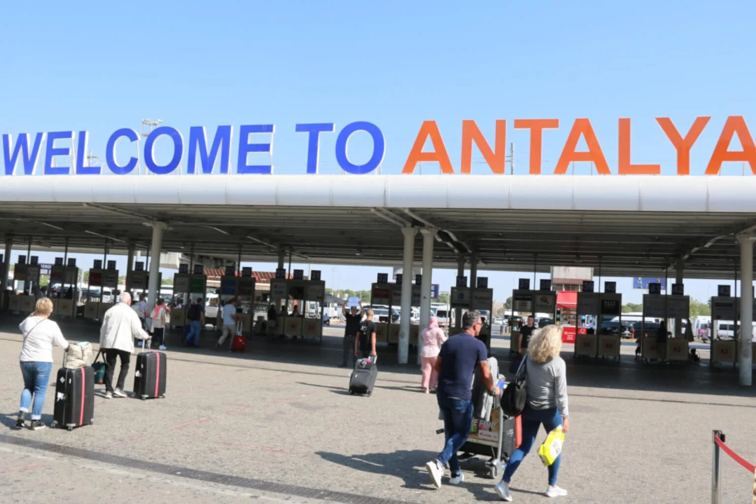 İsrailli turistler Antalya tatillerine ara vermedi