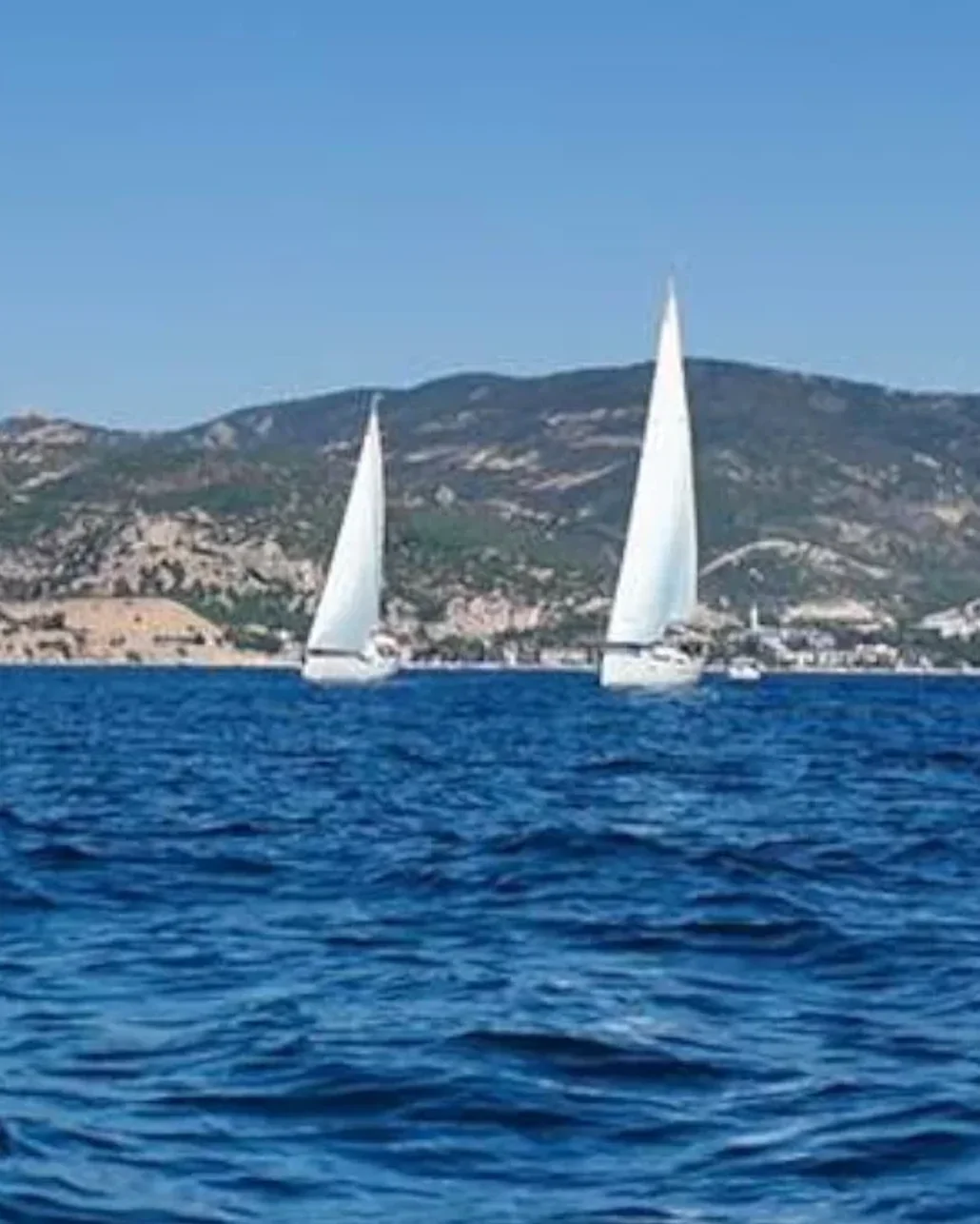 Turizmciler yelkencilerle el ele verdi, Kurtuluş Günü’nde ŞEHİTLER denizden selamlandı