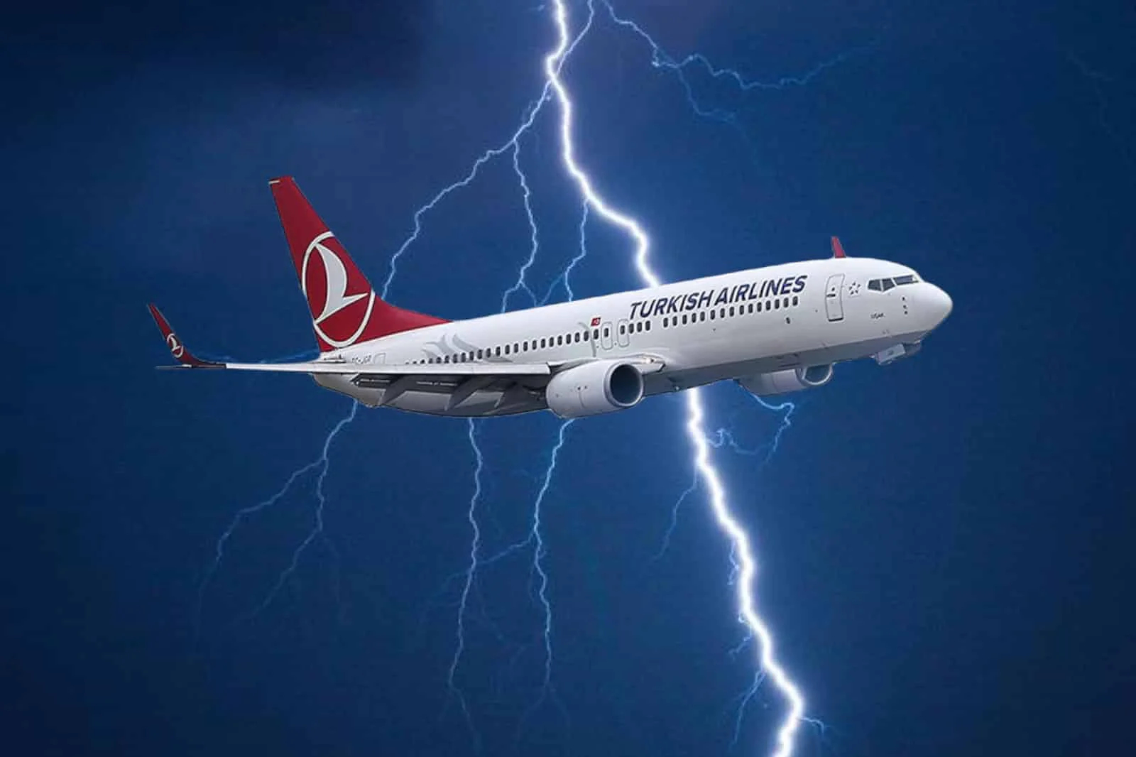THY’nin Antalya uçağına yıldırım isabet etti